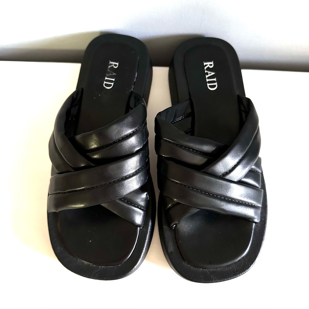 Raid Chunky Sandals Slides Black Platform Size 8 (39) EUC